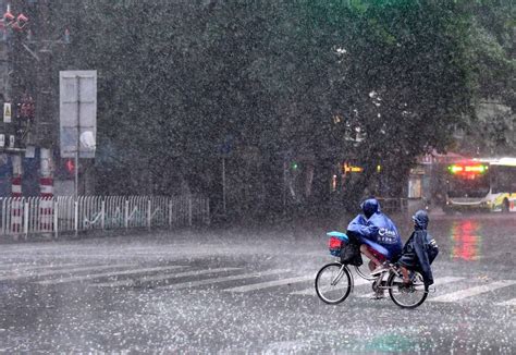 下大雨照片